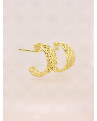 <P>Pendientes de plata de primera ley (925) bañados en oro amarillo de 18kt.</P>
<P>Cierre de presión.</P>
<P>Medida: 18 x 13 