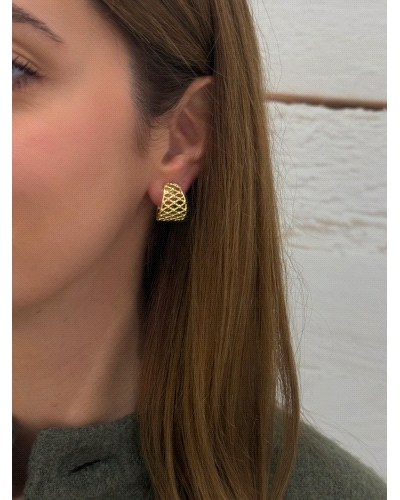 <P>Pendientes de plata de primera ley (925) bañados en oro amarillo de 18kt.</P>
<P>Cierre de presión.</P>
<P>Medida: 18 x 13 