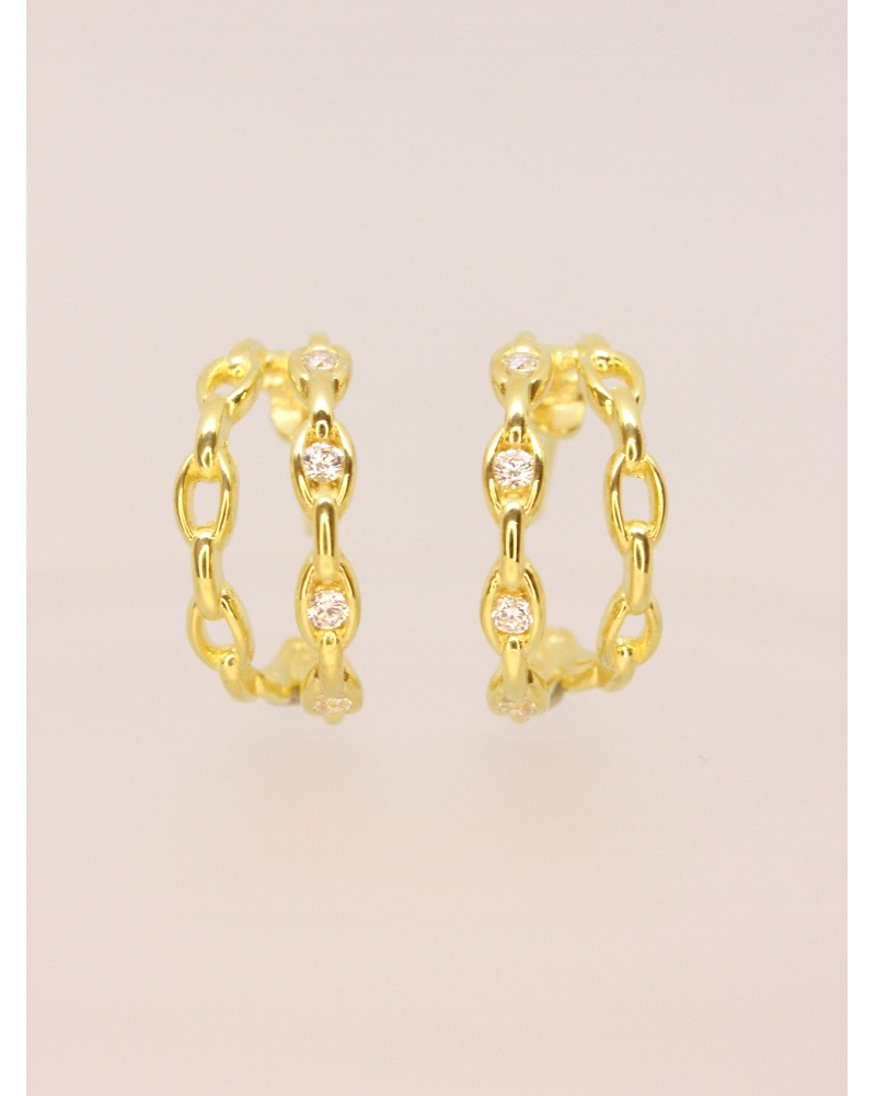 <P>Pendientes de plata de primera ley (925) bañados en oro amarillo de 18kt con circonita blanca.</P>
<P>Cierre de presión.</P>