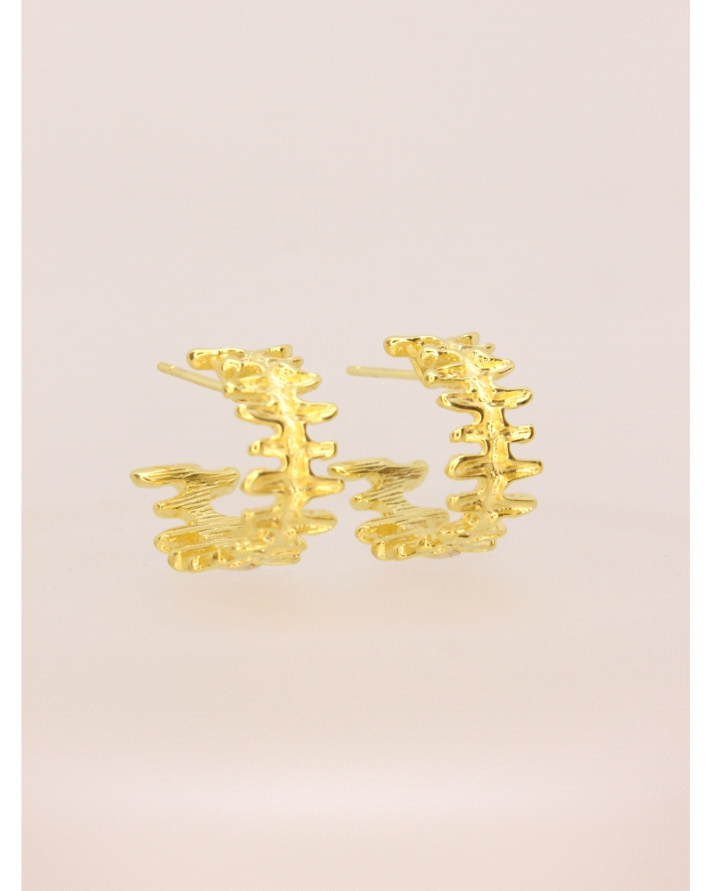 <P>Pendientes de plata de primera ley (925) bañados en oro amarillo de 18kt.</P>
<P>Cierre de presión.</P>
<P>Medida: 1,8 cm d