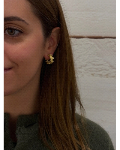 <P>Pendientes de plata de primera ley (925) bañados en oro amarillo de 18kt.</P>
<P>Cierre de presión.</P>
<P>Medida: 1,8 cm d