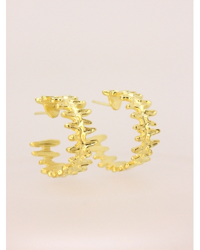 <P>Pendientes de plata de primera ley (925) bañados en oro amarillo de 18kt.</P>
<P>Cierre de presión.</P>
<P>Medida: 2,4 cm d