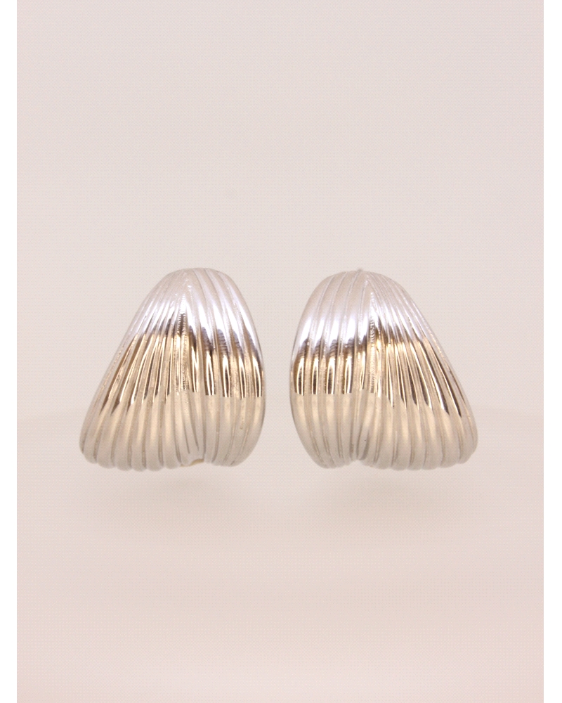 <P>Pendientes de plata de primera ley (925) con baño de rodio.</P>
<P>Cierre de presión.</P>
<P>Medida: 2,5 x 2 cm.</P>
<P>&n