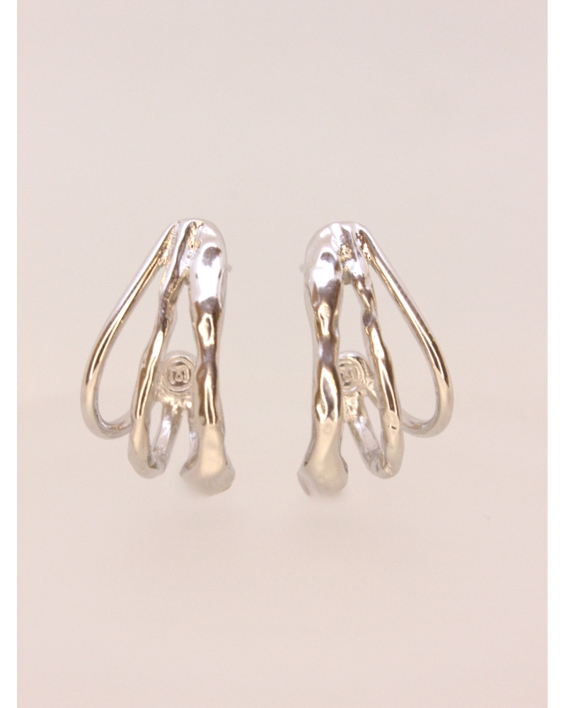 <P>Pendientes de plata de primera ley (925) bañados en oro amarillo de 18kt.</P>
<P>Cierre de presión.</P>
<P>Medida: 2,5 x 1,