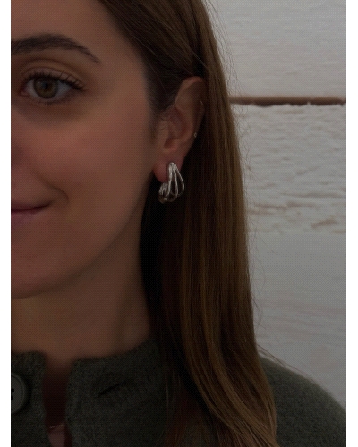 <P>Pendientes de plata de primera ley (925) bañados en oro amarillo de 18kt.</P>
<P>Cierre de presión.</P>
<P>Medida: 2,5 x 1,