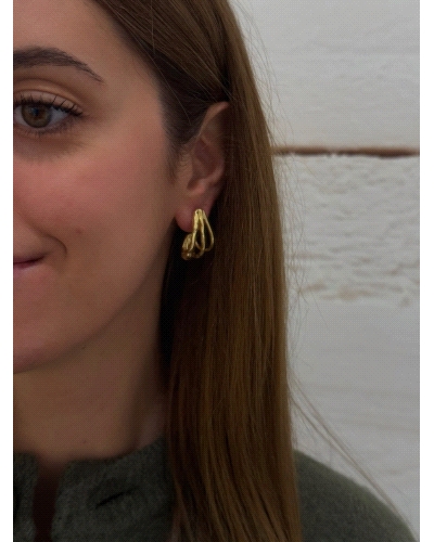 <P>Pendientes de plata de primera ley (925) bañados en oro amarillo de 18kt.</P>
<P>Cierre de presión.</P>
<P>Medida: 2,5 x 1,