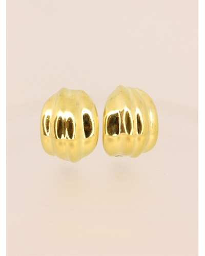 <P>Pendientes de plata de primera ley (925) bañados en oro amarillo de 18kt.</P>
<P>Cierre de presión.</P>
<P>Medida: 2 x 1,5 