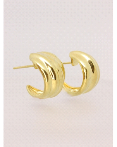 <P>Pendientes de plata de primera ley (925) bañados en oro amarillo de 18kt.</P>
<P>Cierre de presión.</P>
<P>Medida: 2 x 1,5 