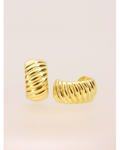 Pendientes de plata de primera ley (925) bañados en oro amarillo de 18kt.<BR><BR>Cierre de presión.<BR><BR>Medida: 2 x 1 cm.<BR>