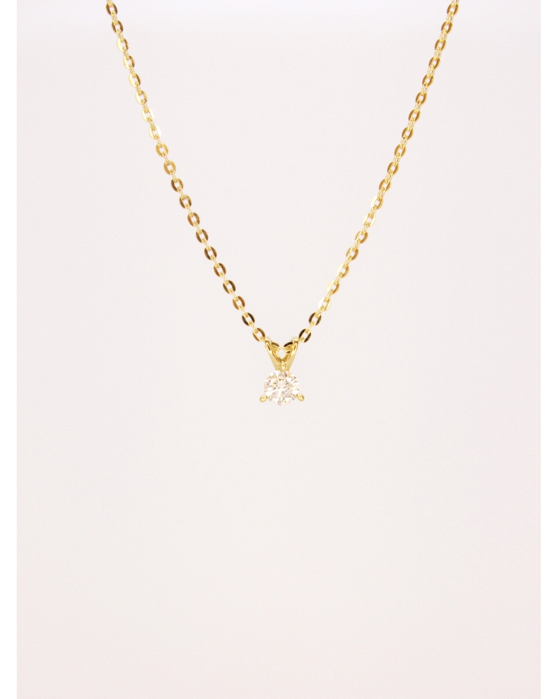 <P>Collar de oro amarillo 9k y diamante de laboratorio.</P>
<P>Medida de colgante: 0,10 qt</P>
<P>Largo de cadena: 40- 42 cm<B