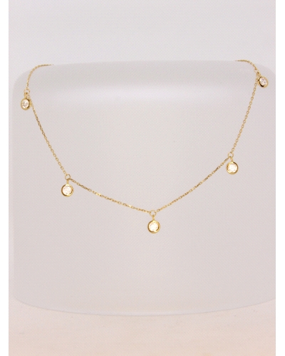 <P>Collar de oro amarillo 9k y 5 circonitas en chatón.</P>
<P>Largo de cadena: 40- 42 cm<BR></P>