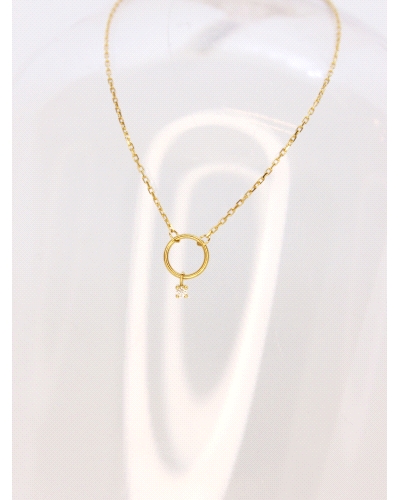 <P>Collar de oro amarillo 9k y 1 diamante natural.</P>
<P>Medida: Colgante 9 x 6,5 mm</P>
<P>Largo cadena: 40- 42 cm<BR></P>