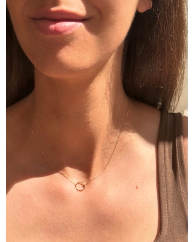 <P>Collar de oro amarillo 9k.</P>
<P>Medida de colgante: 10,5 mm de diametro</P>
<P>Largo de cadena: 40- 42 cm<BR></P>