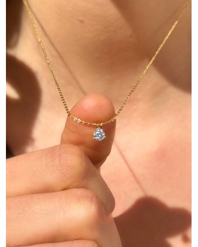 <P>Collar de oro amarillo 9k y diamante de laboratorio.</P>
<P>Medida de colgante: 0,25 qt</P>
<P>Largo de cadena: 40- 42 cm</