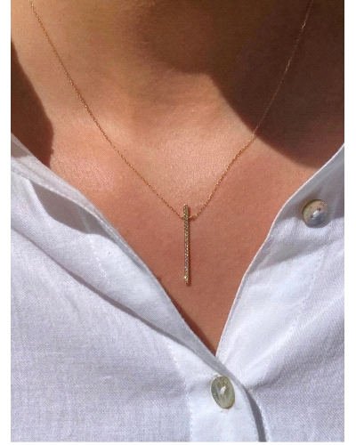 <P>Collar de oro amarillo 18k y circonitas blancas.</P>
<P>Medida de colgante: 1,5 - 29,5 mm</P>
<P>Largo de cadena: 40 - 45 c