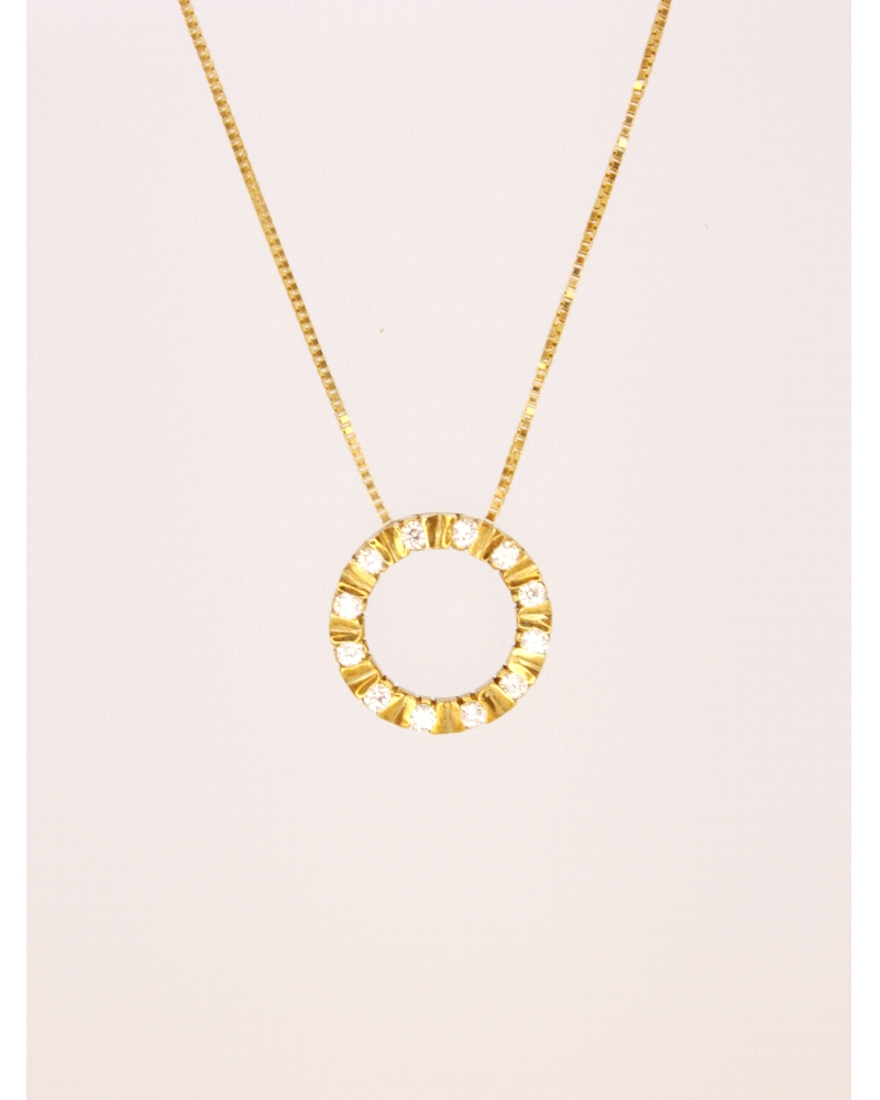 <P>Collar de oro amarillo 18k y circonitas blancas.</P><BR>
<P>Medida de colgante:&nbsp;12 mm diametro exterior.</P><BR>
<P>La