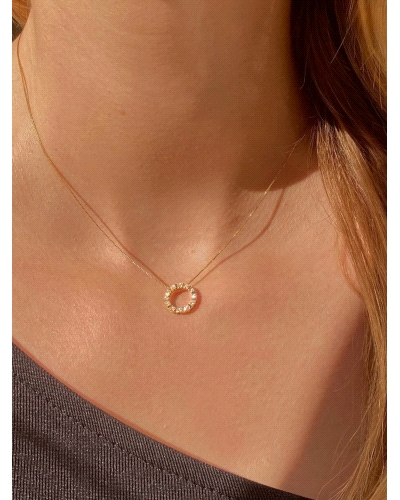 <P>Collar de oro amarillo 18k y circonitas blancas.</P><BR>
<P>Medida de colgante:&nbsp;12 mm diametro exterior.</P><BR>
<P>La