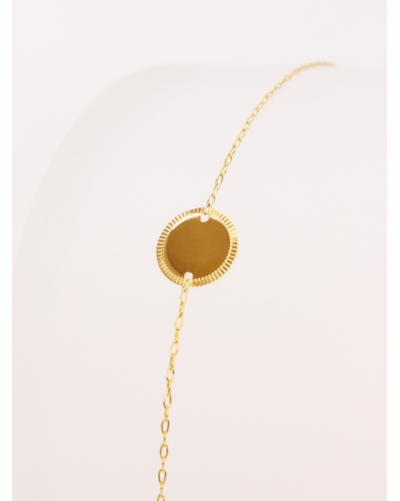 <P>Pulsera de oro amarillo 9k con chapa.</P>
<P>Medida: 16,5 - 18 cm</P>