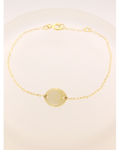 <P>Pulsera de oro amarillo 9k con chapa.</P>
<P>Medida: 16,5 - 18 cm</P>