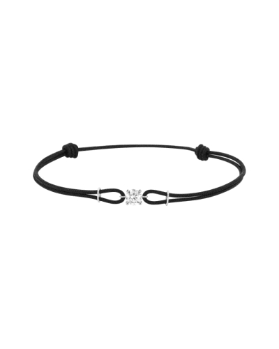 <P>Pulsera de oro blanco 9k, cuatro garras con circonita y cordon ajustable a todas las medidas.</P>
<P>Medida&nbsp;pieza centr