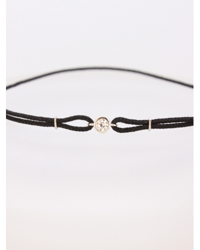 <P>Pulsera de oro blanco 9k con circonita en chatón y cordón ajustable a todas las medidas.</P>
<P>Medida&nbsp;chatón :&nbsp;4 