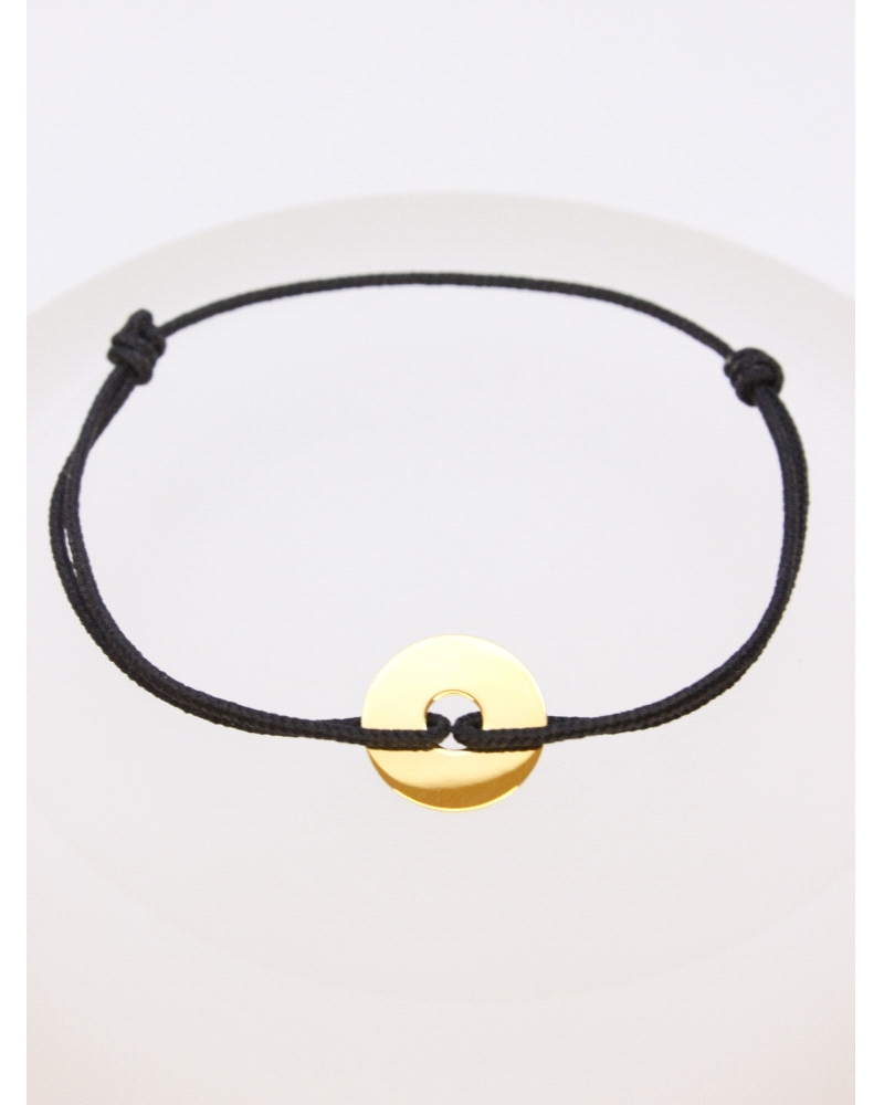 <P>Pulsera de oro amarillo 9k y cordón ajustable a todas las medidas.</P>
<P>Medida circulo : 12,5 mm de diametro exterior</P>
