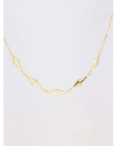 <P>Collar de plata (925) con baño de oro amarillo.</P>
<P>Medida: Ajustable a 40cm , 43cm y 45cm</P>