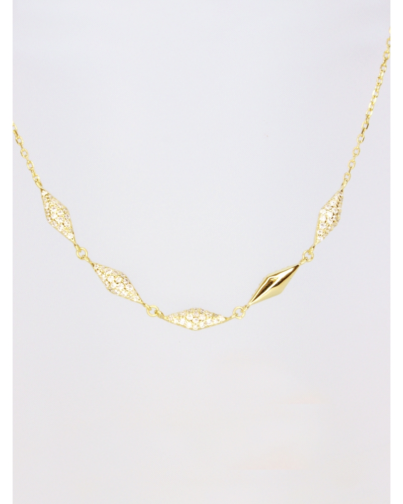 <P>Collar de plata (925) con baño de oro amarillo.</P>
<P>Medida: Ajustable a 40cm , 43cm y 45cm</P>
