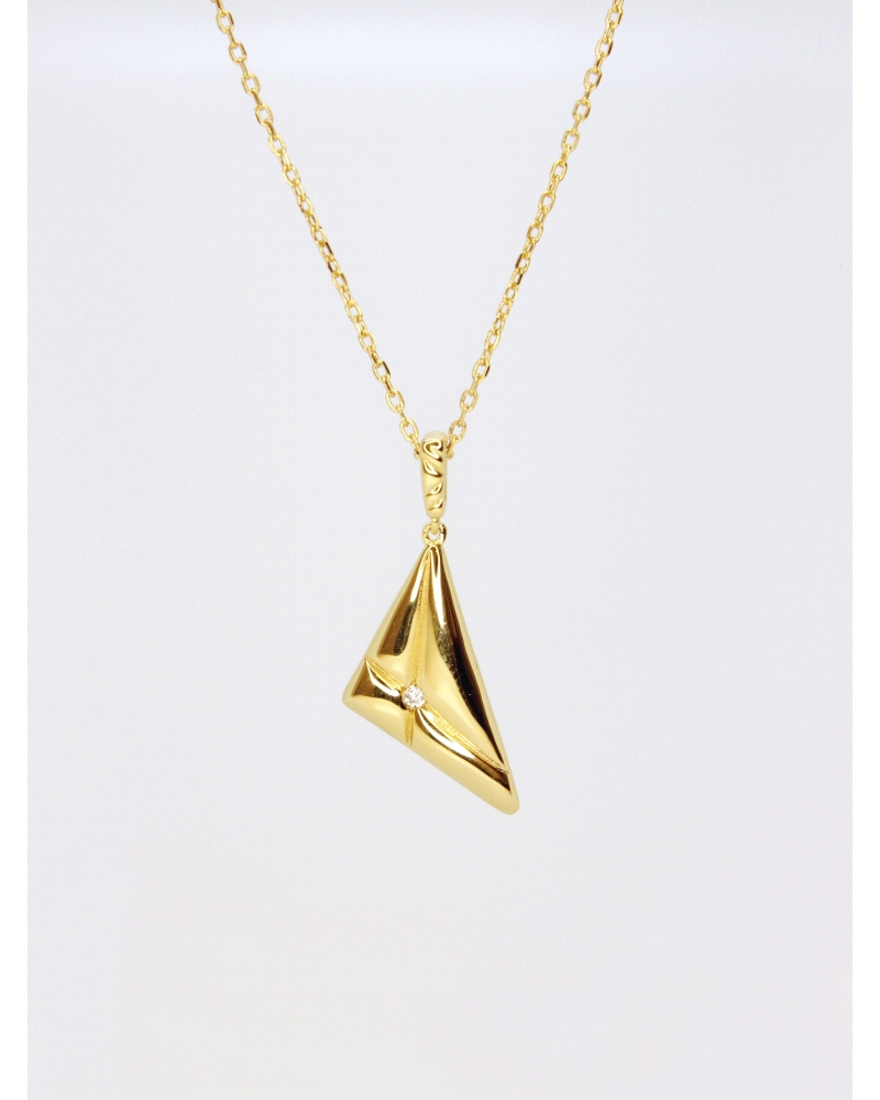 <P>Collar de plata (925) con baño de oro amarillo.</P>
<P>Medida: Ajustable a &nbsp;45cm, 47,5cm y 50cm</P>