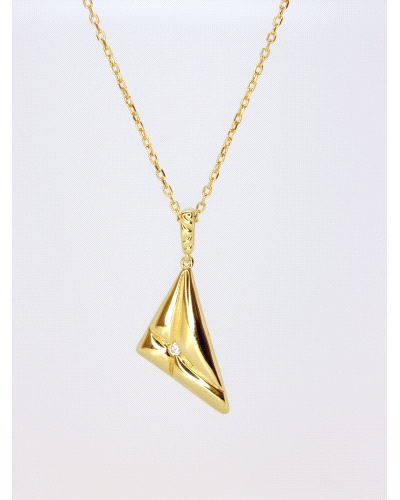 <P>Collar de plata (925) con baño de oro amarillo.</P>
<P>Medida: Ajustable a &nbsp;45cm, 47,5cm y 50cm</P>