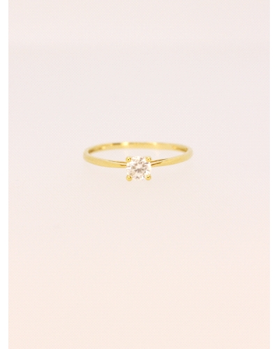 <P>Anillo de oro amarillo de 9 quilates, solitario con una circonita blanca.</P>
<P>Si necesitas una talla distinta a la indica