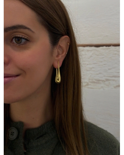 <P>Pendientes de plata de primera ley (925) bañados en oro amarillo de 18kt.</P>
<P>Cierre de presión.</P>
<P>Medida: 4,5 cm.<