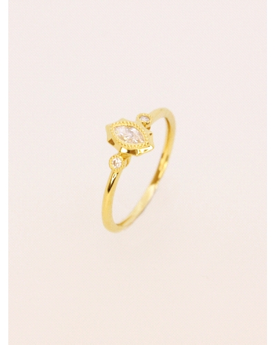 <P>Anillo de oro amarillo de 9 quilates con circonitas blancas.</P>
<P>Si necesitas una talla distinta a la indicada en la caja