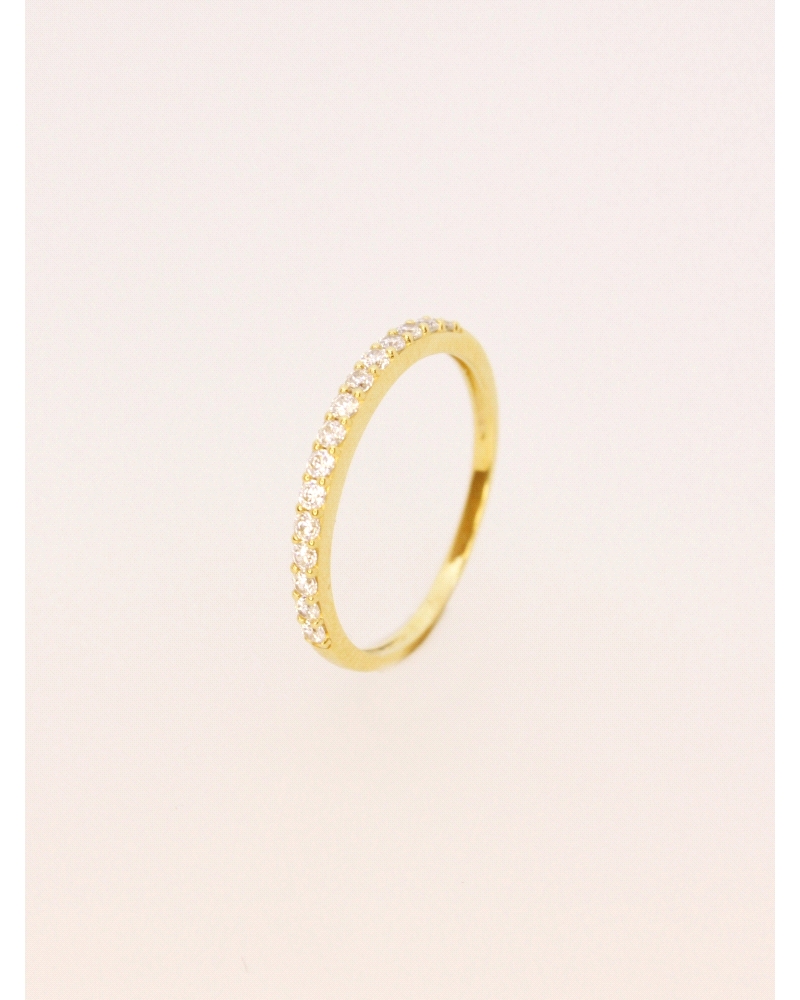 <P>Anillo de oro amarillo de 9 quilates, media alianza de circonitas blancas.</P>
<P>Si necesitas una talla distinta a la indic