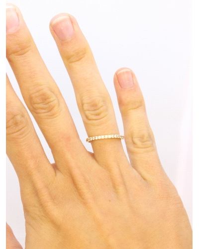 <P>Anillo de oro amarillo de 9 quilates, media alianza de circonitas blancas.</P>
<P>Si necesitas una talla distinta a la indic