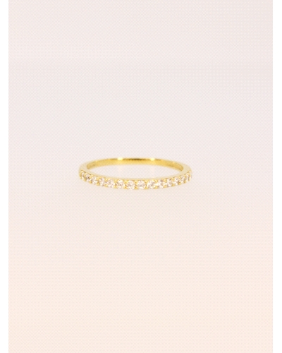 <P>Anillo de oro amarillo de 9 quilates, media alianza de circonitas blancas.</P>
<P>Si necesitas una talla distinta a la indic