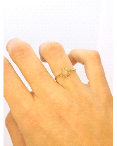 <P>Anillo de oro amarillo de 9 quilates.</P>
<P>Si necesitas una talla distinta a la indicada en la caja de tallas, ponte en co