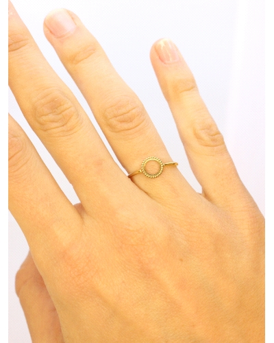 <P>Anillo de oro amarillo de 9 quilates.</P>
<P>Si necesitas una talla distinta a la indicada en la caja de tallas, ponte en co