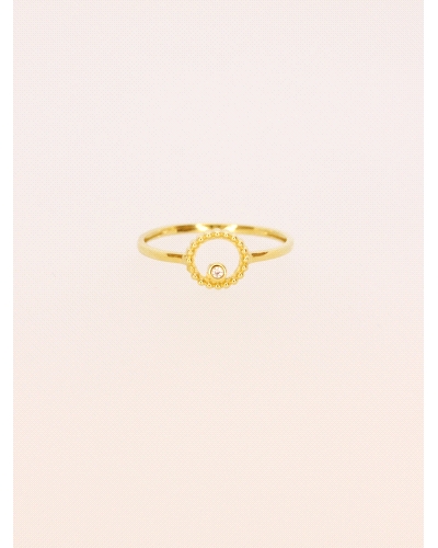 <P>Anillo de oro amarillo de 9 quilates con una circonita blanca.</P>
<P>Si necesitas una talla distinta a la indicada en la ca