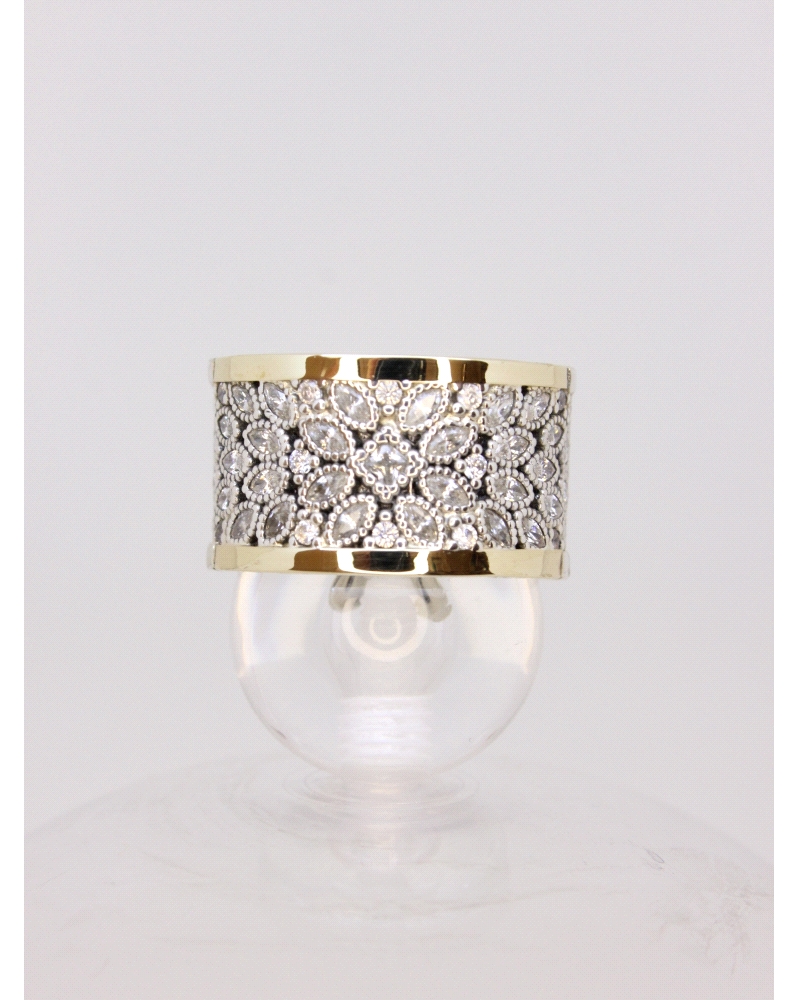 <P>Anillo de plata de ley (925) y láminas de oro macizo. </P>
<P>Espinelas blancas.</P>
<P>13 mm de ancho.</P>
<P>Si necesita