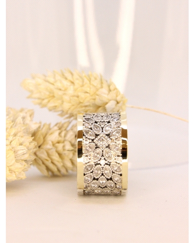 <P>Anillo de plata de ley (925) y láminas de oro macizo. </P>
<P>Espinelas blancas.</P>
<P>13 mm de ancho.</P>
<P>Si necesita