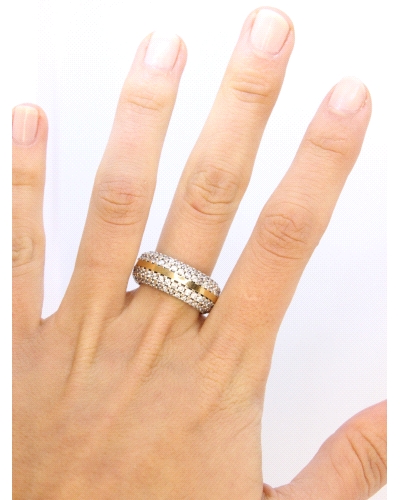 <P>Anillo de plata de ley (925) y láminas de oro macizo. </P>
<P>Espinelas blancas.</P>
<P>Si necesitas una talla distinta a l