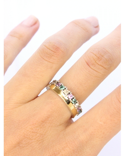 Anillo de plata de ley (925) y láminas de oro macizo. <BR><BR>Espinelas multicolor.<BR><BR>Si necesitas una talla distinta a la 