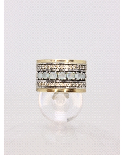 <P>Anillo de plata de ley (925) y láminas de oro macizo. </P>
<P>Espinelas champagne y calcedonia.</P>
<P>Si necesitas una tal