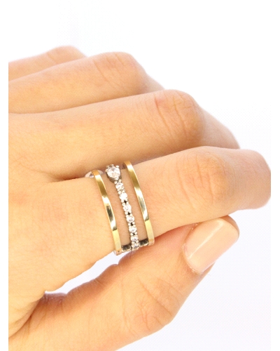 <P>Anillo de plata de ley (925) y láminas de oro macizo. </P>
<P>Espinelas blancas.</P>
<P>Si necesitas una talla distinta a l