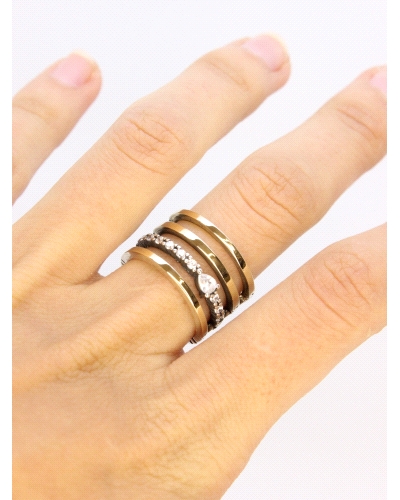 <P>Anillo de plata de ley (925) y láminas de oro macizo. </P>
<P>Espinelas blancas.</P>
<P>Si necesitas una talla distinta a l