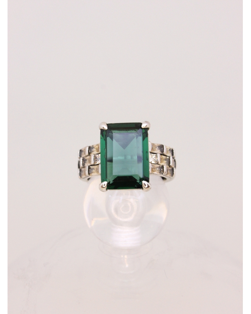 <P>Anillo de plata de ley (925) </P>
<P>Circonita verde.</P>
<P>Si necesitas una talla distinta a la indicada en la caja de ta