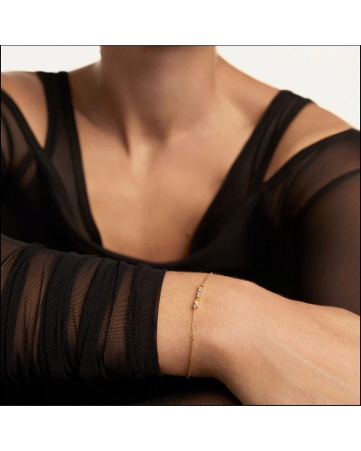 Pulsera de plata bañada en oro con un set ondulado de circonitas multicolores