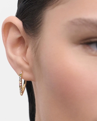 Aros geométricos con forma ovalada y circonitas de colores