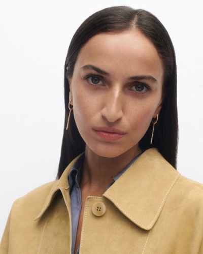 Aros delicados con colgante largo adornado con circonitas en forma de gota